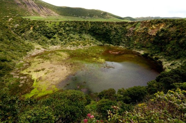 caldeira-seca - https://parquesnaturais.azores.gov.pt/pt/parques/4/poi/28